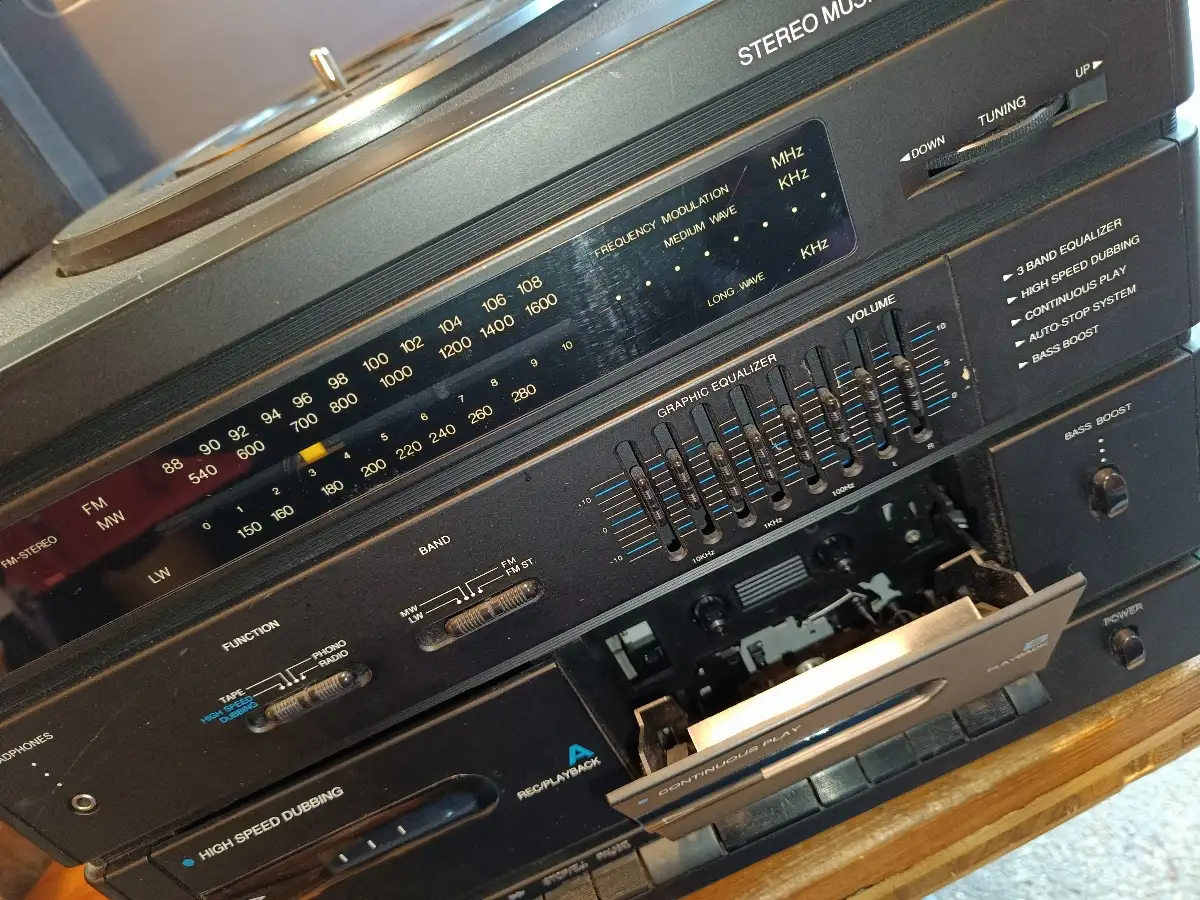 Chaine hi-fi double cassettes, radio et vinyle