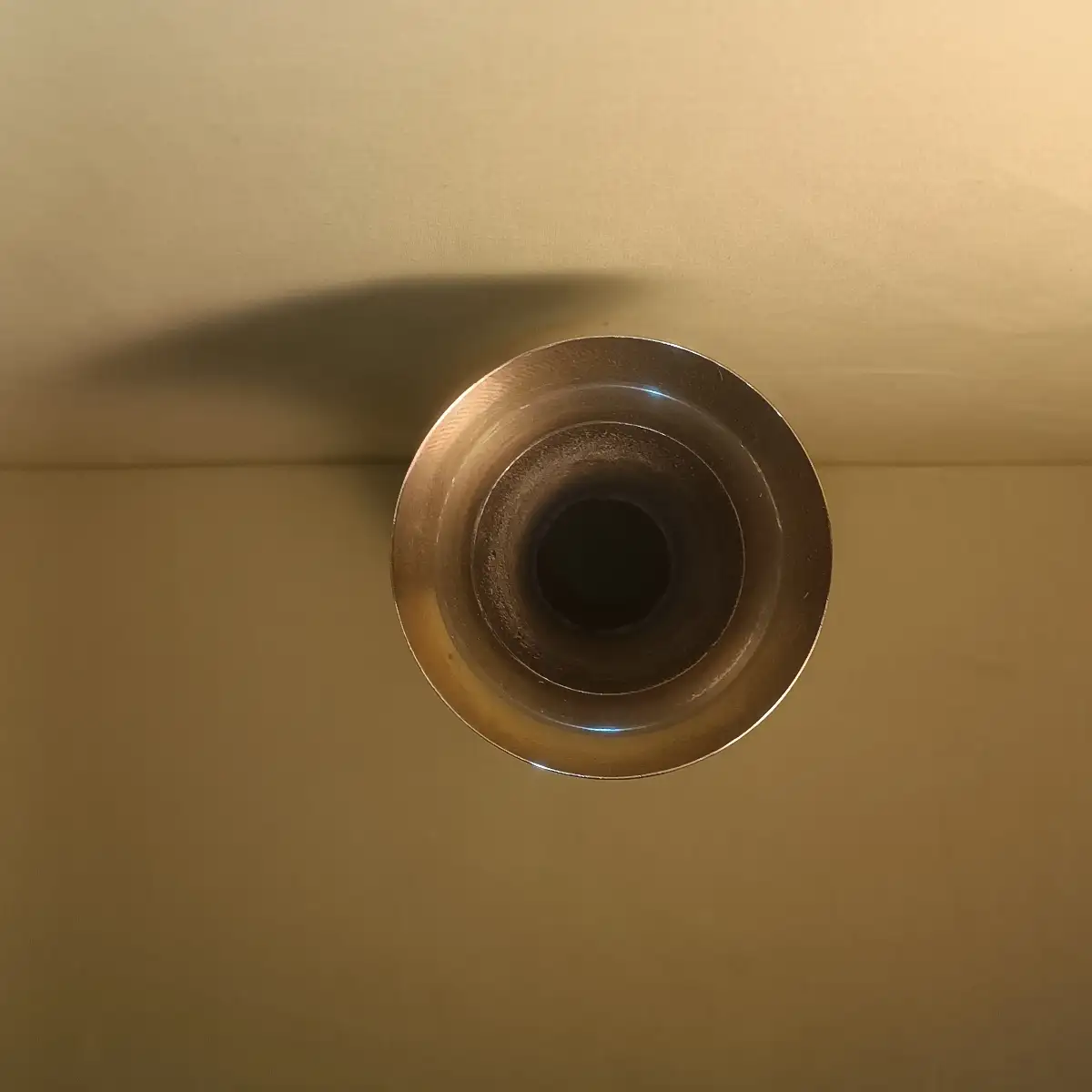 Vase en métal gravé