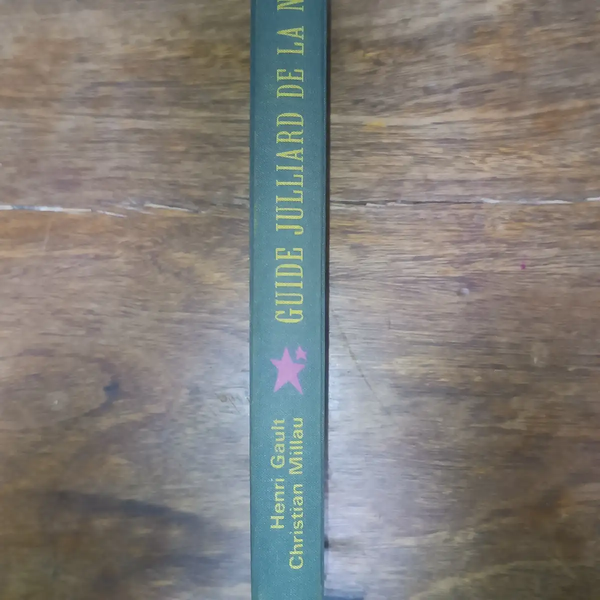 Guide de la nuit à PARIS Gault et Millau 1967